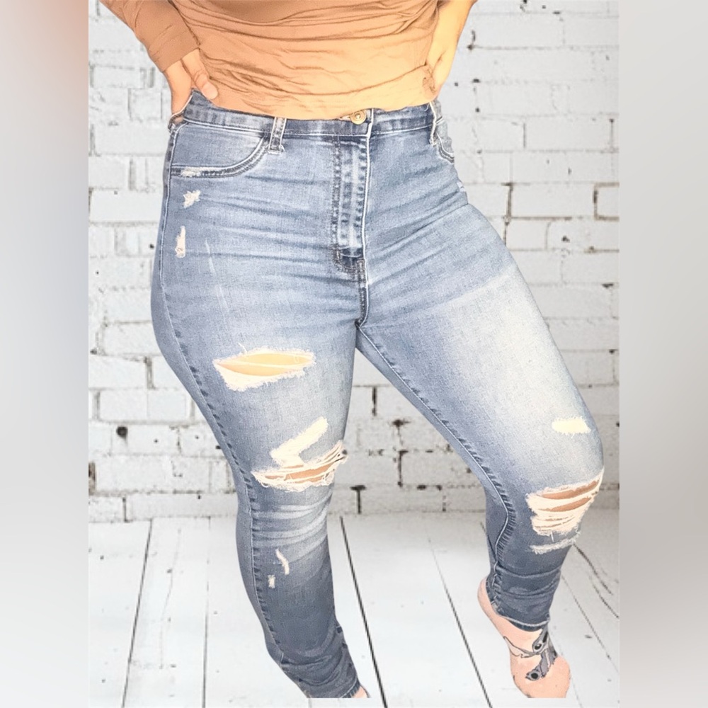 Curvy Fit Fashion Nova Distressed Skinny Jeans (Size 11)